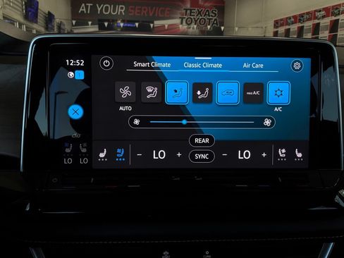 Used 2026 Volkswagen Atlas SE FWD image 34