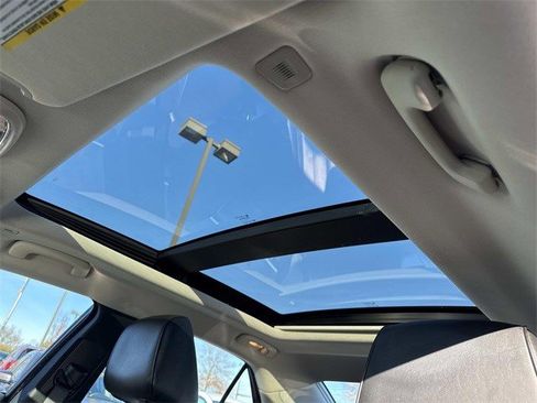 Used 2019 Chrysler 300 Limited w/ Safetytec Plus Group image 16