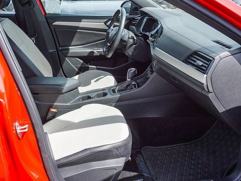 Used 2019 Volkswagen Jetta R-Line FWD image 12