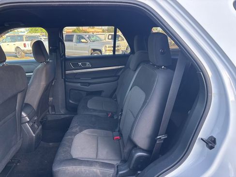 Used 2018 Ford Explorer XLT AWD/4WD image 10