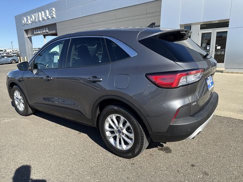 Used 2021 Ford Escape SE FWD image 3