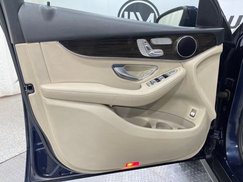 Used 2016 Mercedes-Benz GLC 300 4MATIC w/ Premium Package image 11