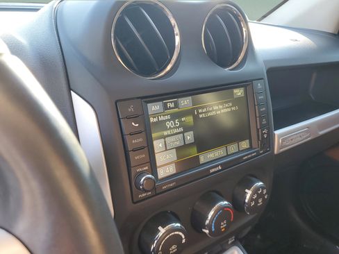 Used 2016 Jeep Compass High Altitude image 22