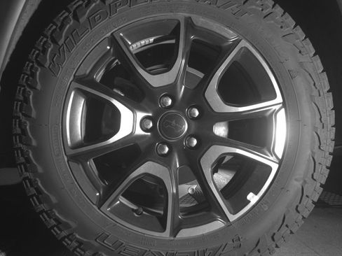 Used 2025 Jeep Compass Trailhawk image 14