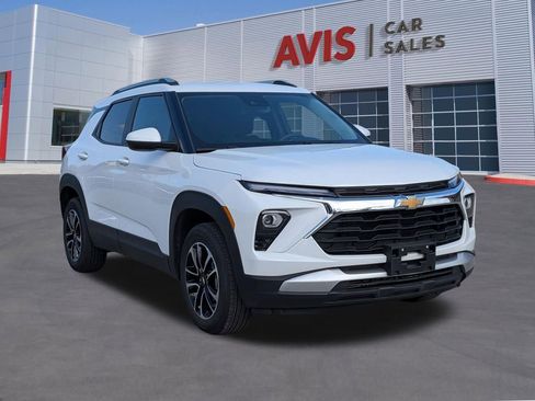 Used 2025 Chevrolet TrailBlazer LT AWD/4WD image 3