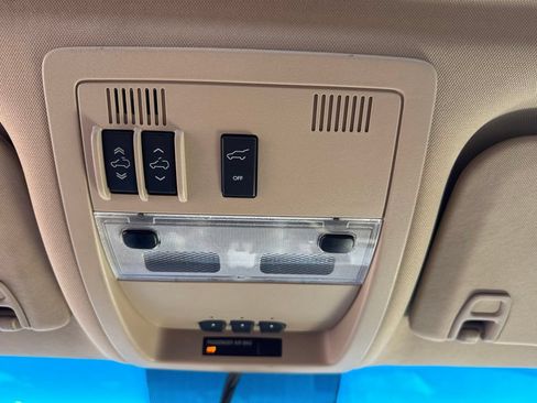 Used 2012 Cadillac Escalade ESV Luxury AWD/4WD image 22