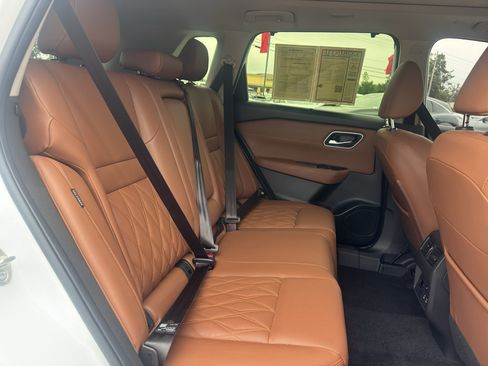 Used 2025 Nissan Rogue Platinum w/ Platinum Premium Package FWD image 16