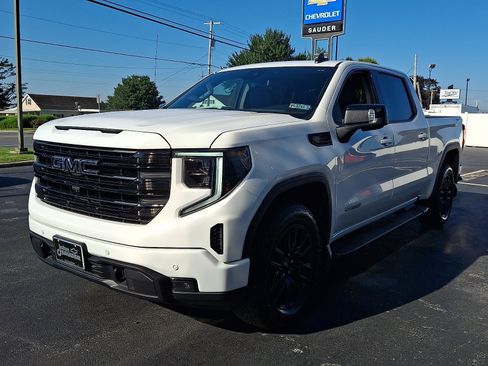 Used 2024 GMC Sierra 1500 Elevation w/ Elevation Premium Package AWD/4WD image 3