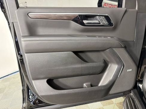 Used 2025 Chevrolet Tahoe Premier RWD image 11