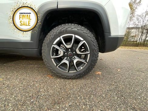 Used 2025 Jeep Compass Trailhawk image 21