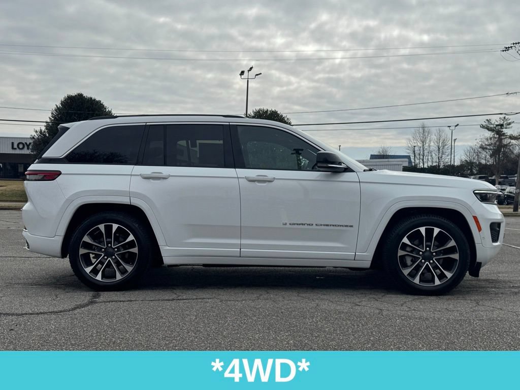 Used 2022 Jeep Grand Cherokee Overland w/ Luxury Tech Group IV AWD/4WD image 11