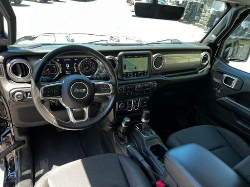 Used 2020 Jeep Wrangler Unlimited Sahara w/ Uconnect 4C Nav & Sound Group AWD/4WD image 25