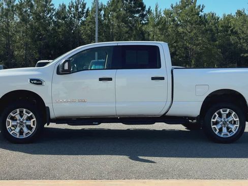 Used 2023 Nissan Titan SV w/ SV Convenience Package AWD/4WD image 5