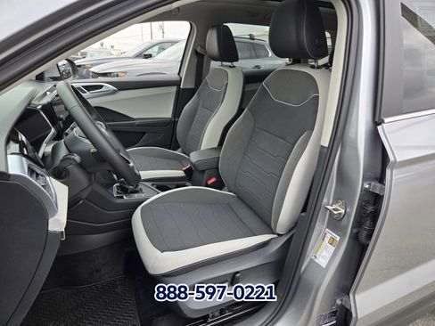 New 2026 Volkswagen Taos SE FWD image 6