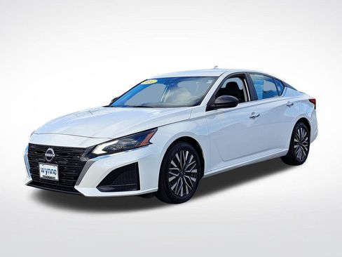 Used 2024 Nissan Altima 2.5 SV FWD image 4