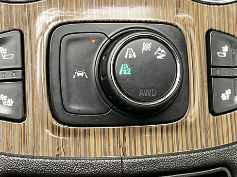 Certified 2023 GMC Acadia SLE w/ Driver Convenience Package image 19