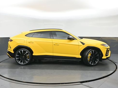 Used 2019 Lamborghini Urus image 2