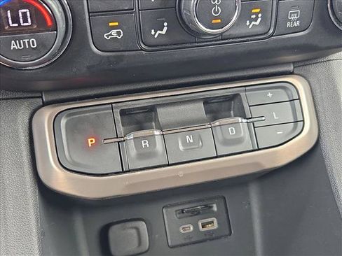 Used 2021 GMC Acadia Denali w/ Denali Technology Package FWD image 12