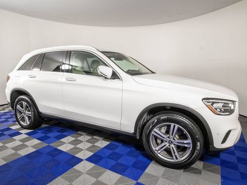 Used 2022 Mercedes-Benz GLC 300 4MATIC image 4