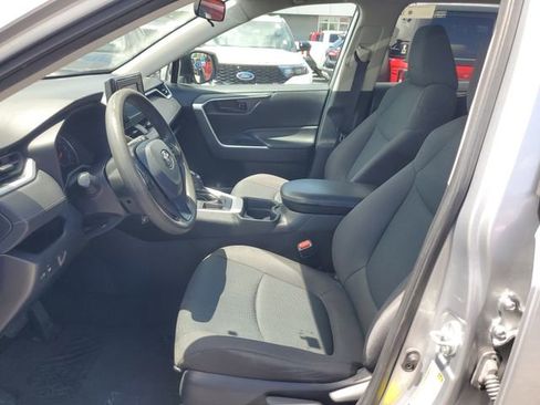 Used 2021 Toyota RAV4 LE FWD image 16