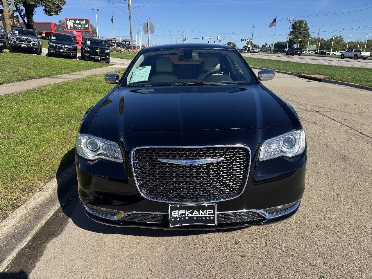 Used 2018 Chrysler 300 Limited AWD/4WD image 8