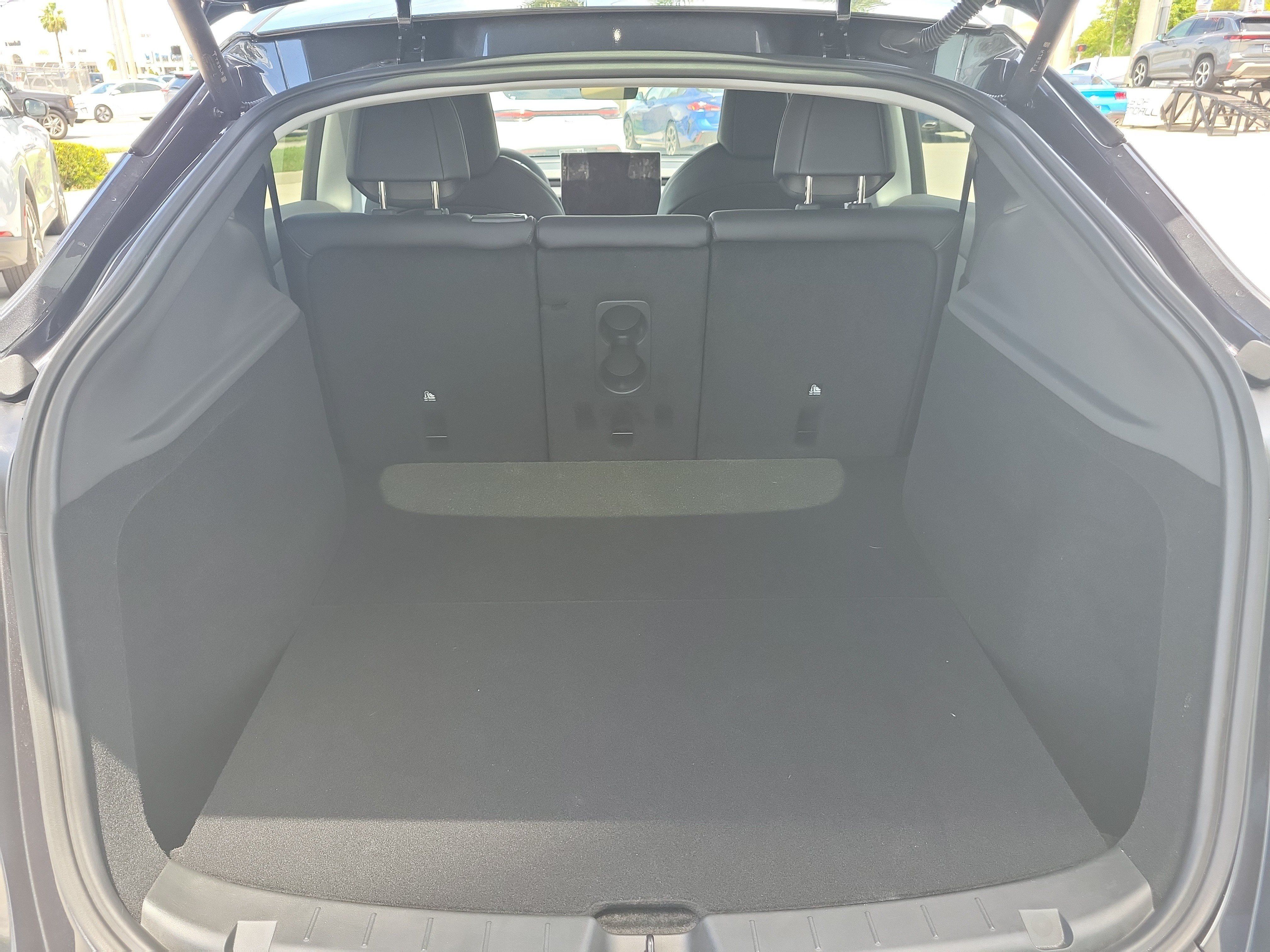 Used 2026 Tesla Model Y 2WD image 10