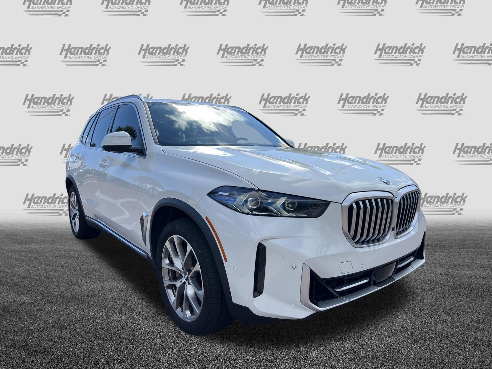 Used 2024 BMW X5 sDrive40i w/ Premium Package RWD image 2