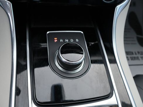 Used 2017 Jaguar XF Premium image 21