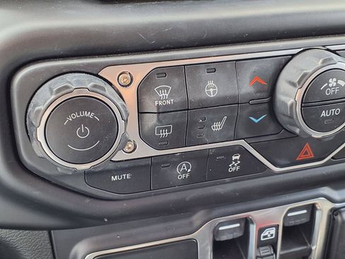 Used 2022 Jeep Wrangler Unlimited Sahara AWD/4WD image 22
