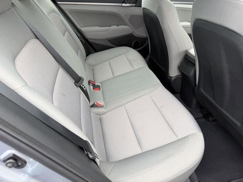 Used 2017 Hyundai Elantra SE FWD image 24