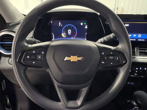 Used 2024 Chevrolet Trax LT image 28