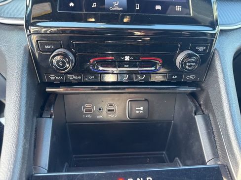 Used 2024 Jeep Grand Cherokee L Laredo AWD/4WD image 33