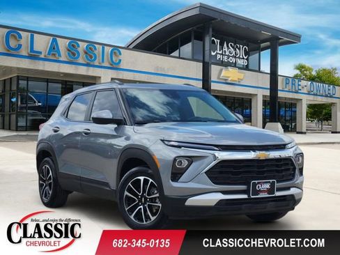 Used 2024 Chevrolet TrailBlazer LT w/ LT Cold Weather Package FWD image 1