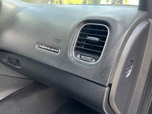 Used 2015 Dodge Charger SE w/ Sport Appearance Group image 20