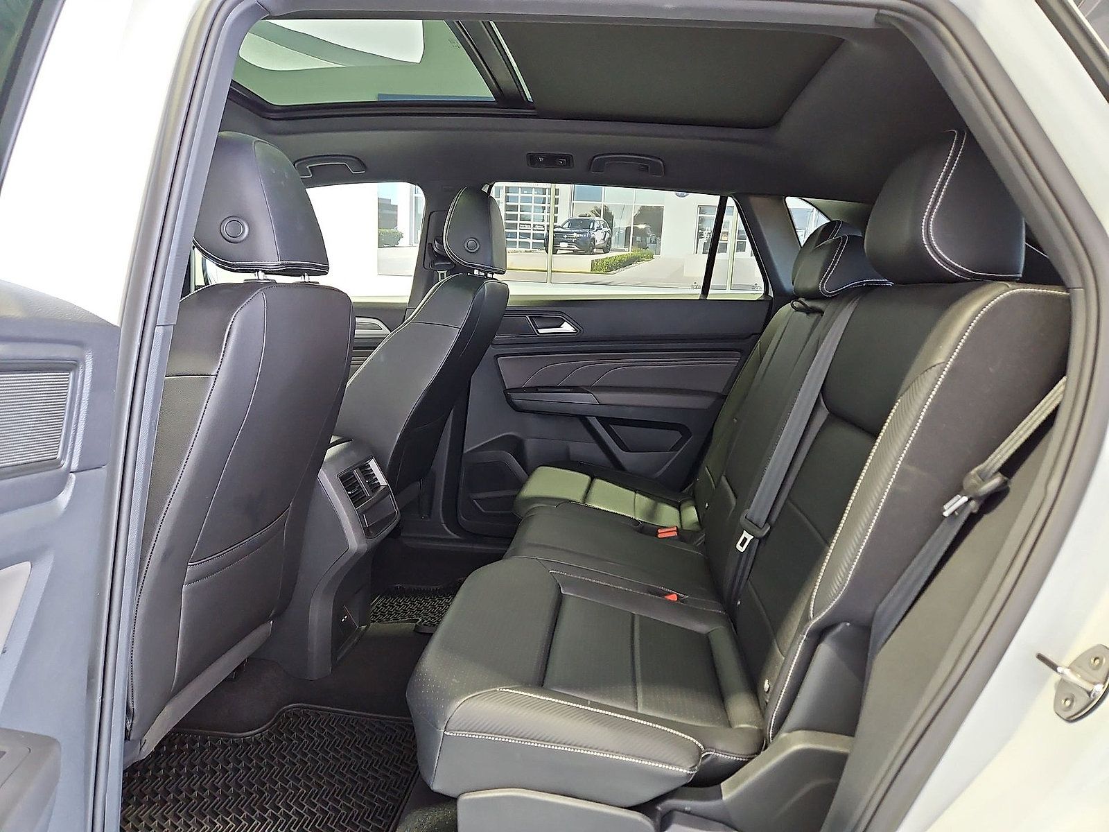 Certified 2023 Volkswagen Atlas Cross Sport SE w/ Panoramic Sunroof Package FWD image 14