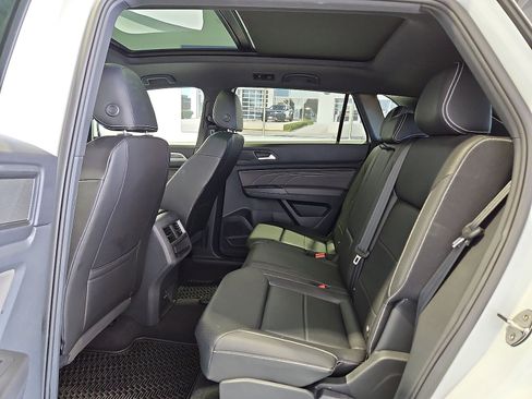 Certified 2023 Volkswagen Atlas Cross Sport SE w/ Panoramic Sunroof Package FWD image 14