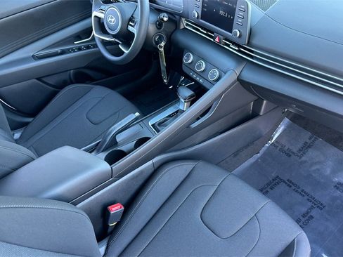 Used 2026 Hyundai Elantra SE image 17