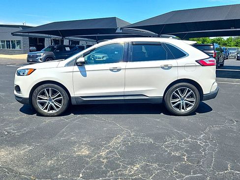 Used 2019 Ford Edge Titanium FWD image 4