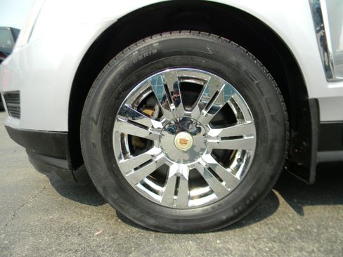 Used 2013 Cadillac SRX FWD image 4