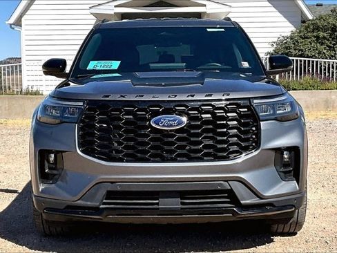 Used 2025 Ford Explorer ST-Line w/ ST-Line Street Pack AWD/4WD image 2
