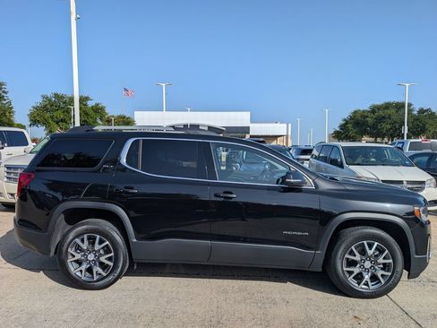 Used 2023 GMC Acadia SLT w/ Technology Package AWD/4WD image 3