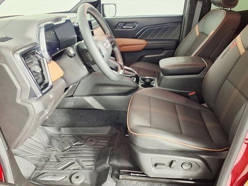 Used 2025 GMC Canyon AT4 image 17