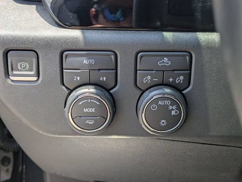 Used 2023 Chevrolet Silverado 1500 LT AWD/4WD image 17
