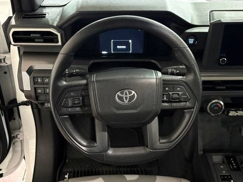 Used 2025 Toyota Tacoma SR5 AWD/4WD image 22