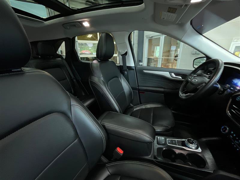 Used 2022 Ford Escape SEL w/ Technology Package FWD image 32