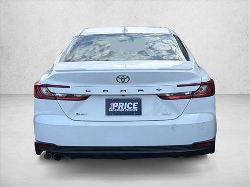 Used 2025 Toyota Camry SE FWD image 6