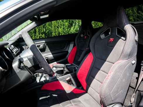 Used 2020 Ford Mustang Shelby GT350R w/ GT350R Equipment Group 920A RWD image 17
