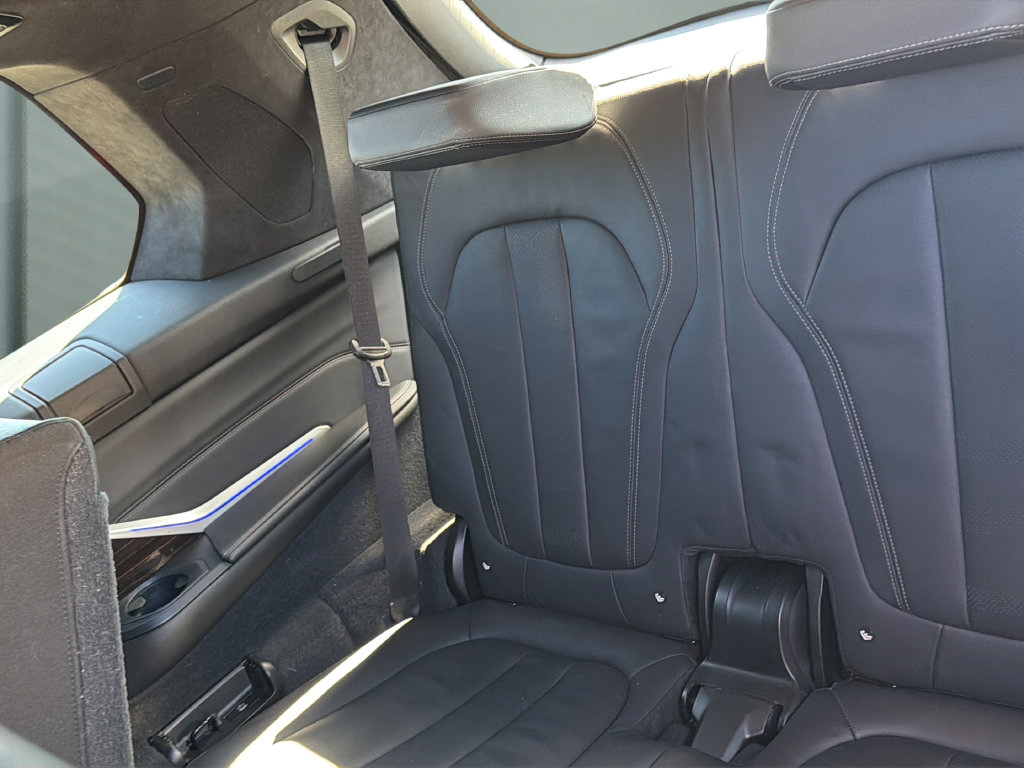 Used 2020 BMW X7 xDrive40i w/ M Sport Package AWD/4WD image 22
