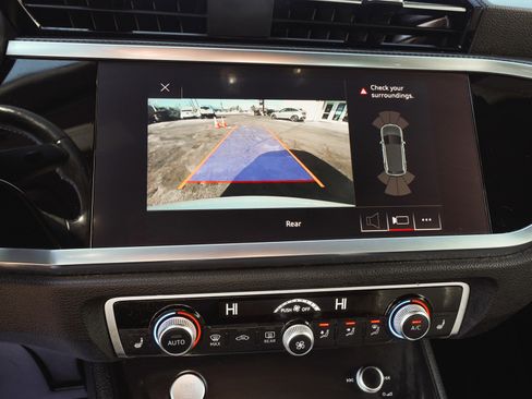 Used 2020 Audi Q3 2.0T Premium image 23