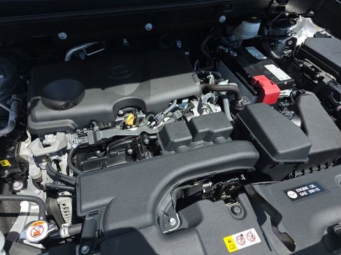 Used 2024 Toyota RAV4 XLE FWD image 33